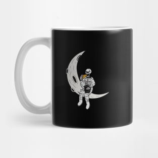 Funny Astronaut skeleton eating pizza on the Moon Mug